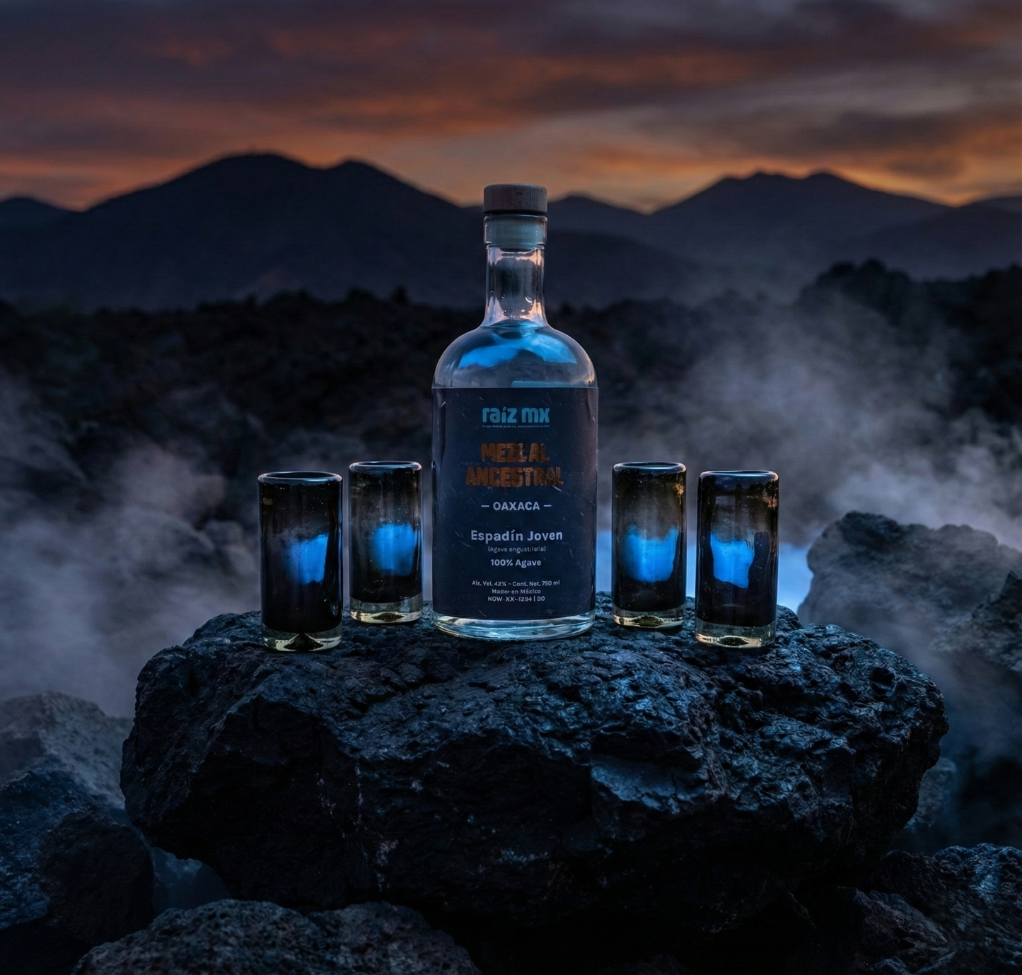 Ritual de Luz: Mezcal Ancestral y 4 Caballitos de Vidrio Soplado - Edición Humo Volcánico - Envío Incluido