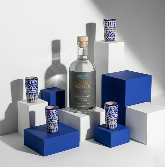 Ritual de Talavera: Mezcal Ancestral y 4 Caballitos de Talavera - Azul - Envío Incluido