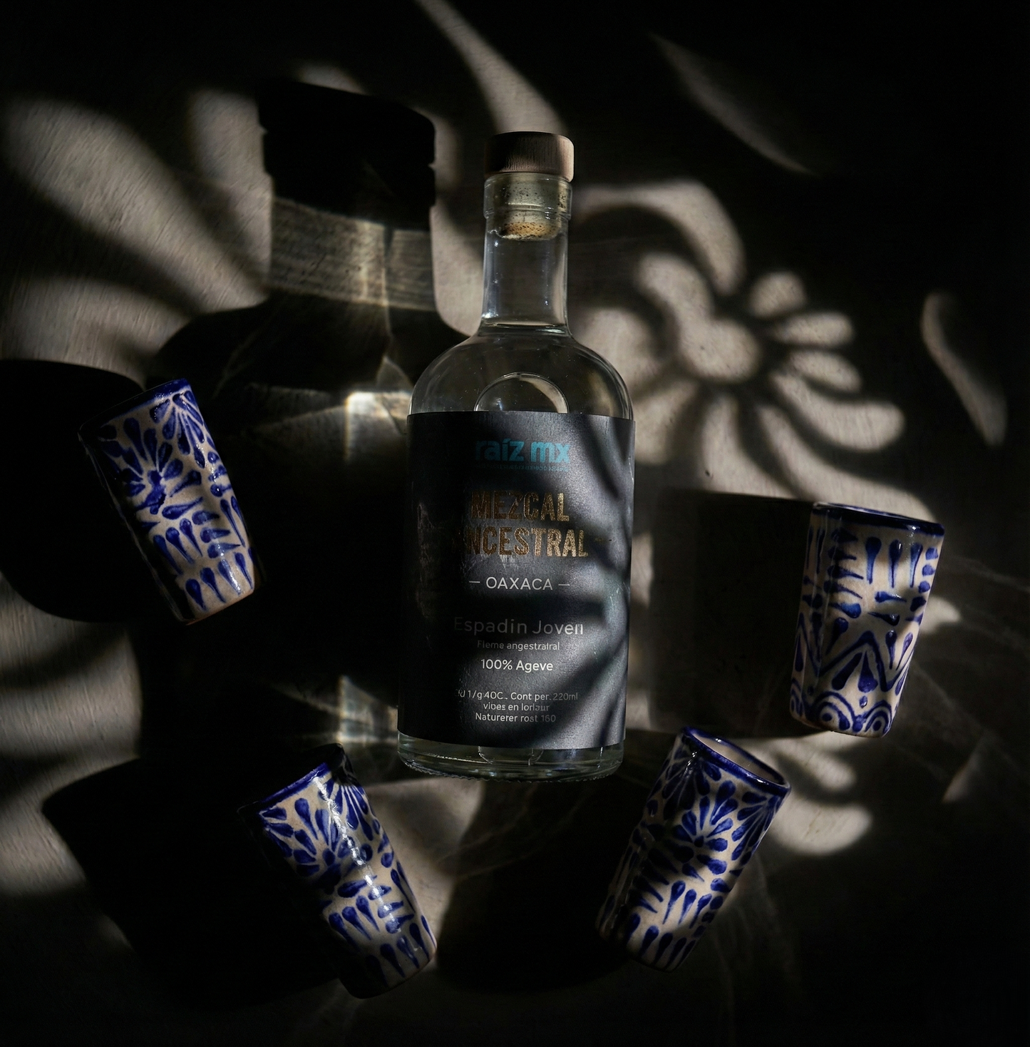 Ritual de Talavera: Mezcal Ancestral y 4 Caballitos de Talavera - Azul - Envío Incluido