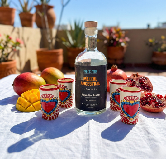 Ritual de Talavera: Mezcal Ancestral y 4 Caballitos de Talavera - Corazón Sagrado - Envío Incluido