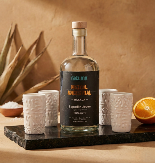 Ritual de Talavera: Mezcal Ancestral y 4 Caballitos de Talavera - Marfil - Envío Incluido