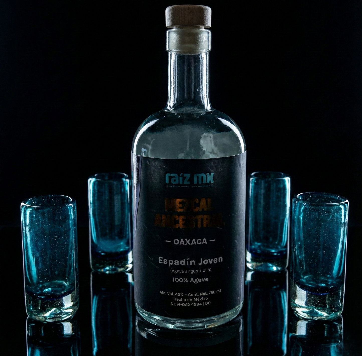 Ritual de Luz: Mezcal Ancestral y 4 Caballitos de Vidrio Soplado - Edición Azul Agave - Envío Incluido