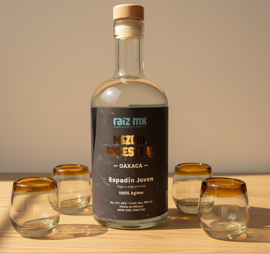 Ritual de Luz: Mezcal Ancestral y 4 Caballitos de Vidrio Soplado - Edición Ambar Solar - Envío Incluido