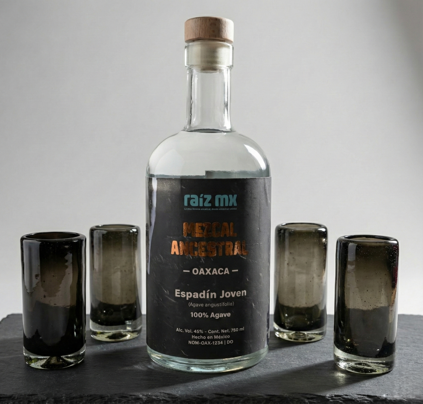 Ritual de Luz: Mezcal Ancestral y 4 Caballitos de Vidrio Soplado - Edición Humo Volcánico - Envío Incluido