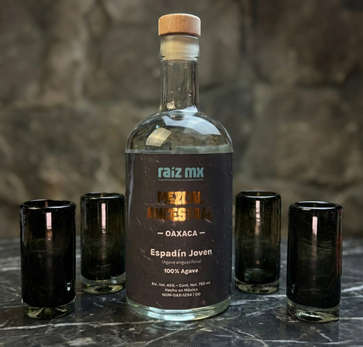 Ritual de Luz: Mezcal Ancestral y 4 Caballitos de Vidrio Soplado - Edición Humo Volcánico - Envío Incluido