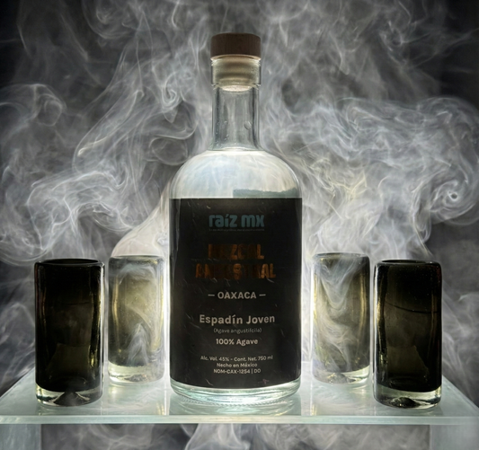 Ritual de Luz: Mezcal Ancestral y 4 Caballitos de Vidrio Soplado - Edición Humo Volcánico - Envío Incluido