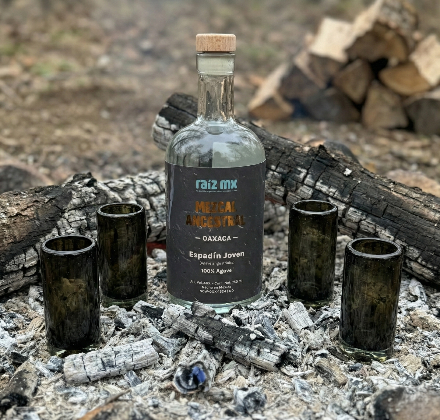 Ritual de Luz: Mezcal Ancestral y 4 Caballitos de Vidrio Soplado - Edición Humo Volcánico - Envío Incluido