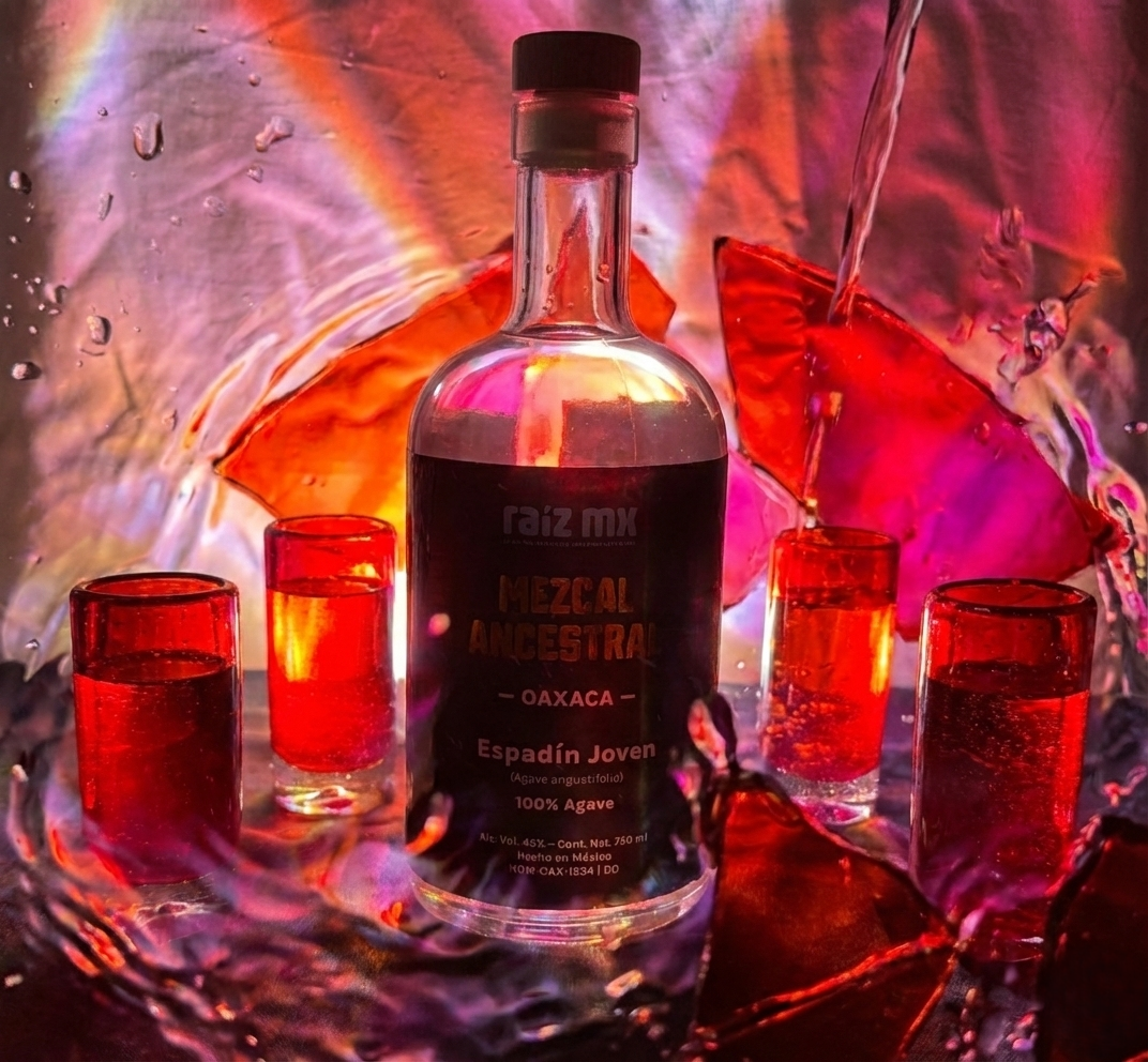 Ritual de Luz: Mezcal Ancestral y 4 Caballitos de Vidrio Soplado - Edición Rojo Carmín - Envío Incluido