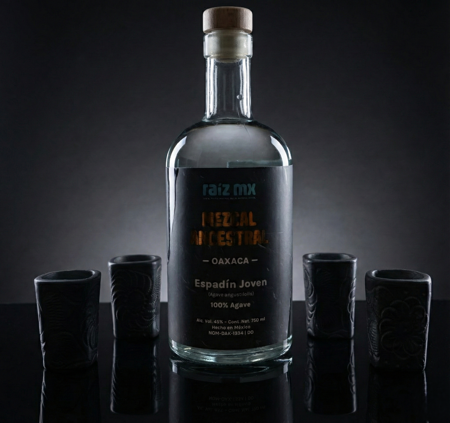 Ritual de Barro Artesanal: Mezcal Ancestral y 4 Caballitos Cuadrados Decorados a Mano - Envío Incluido