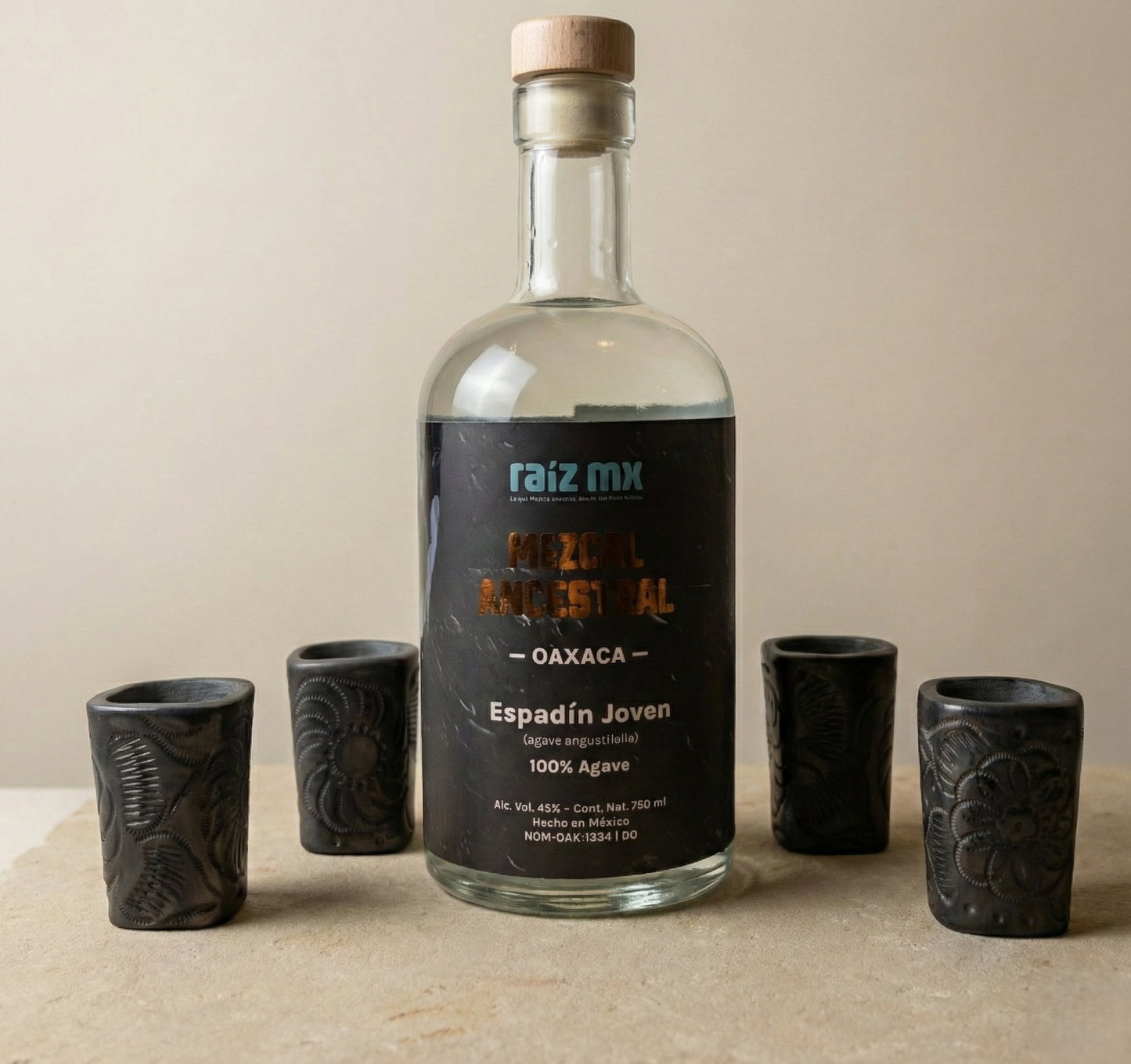 Ritual de Barro Artesanal: Mezcal Ancestral y 4 Caballitos Cuadrados Decorados a Mano - Envío Incluido