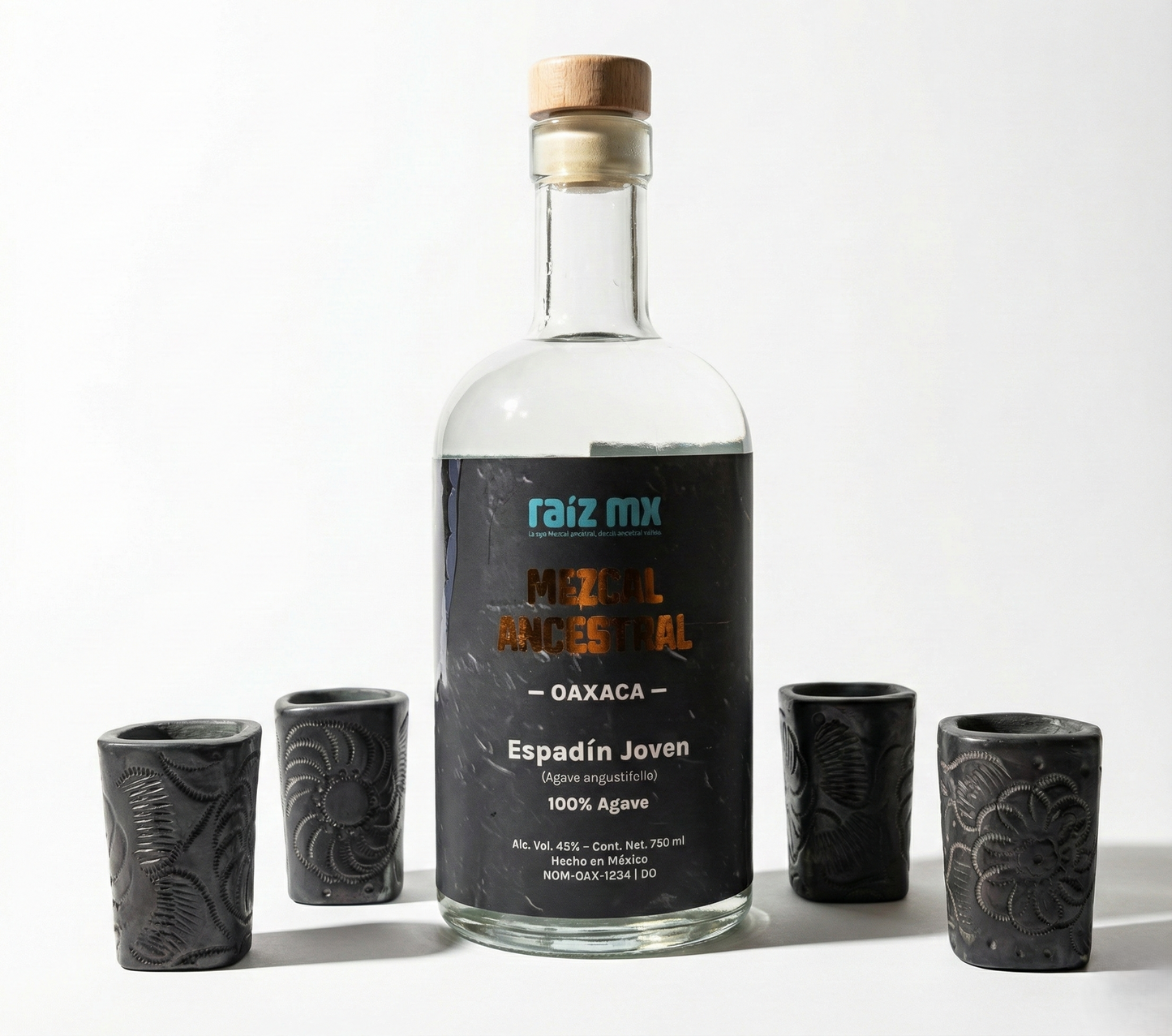 Ritual de Barro Artesanal: Mezcal Ancestral y 4 Caballitos Cuadrados Decorados a Mano - Envío Incluido