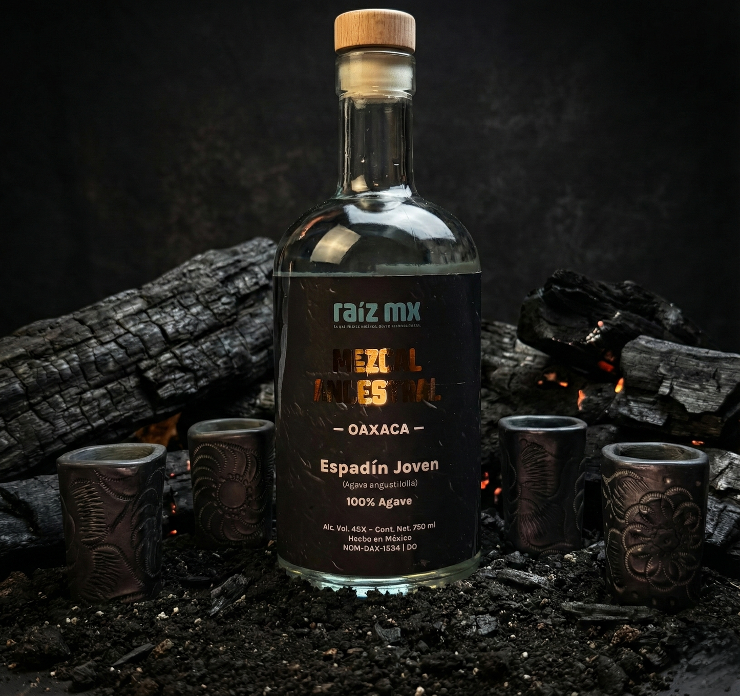 Ritual de Barro Artesanal: Mezcal Ancestral y 4 Caballitos Cuadrados Decorados a Mano - Envío Incluido