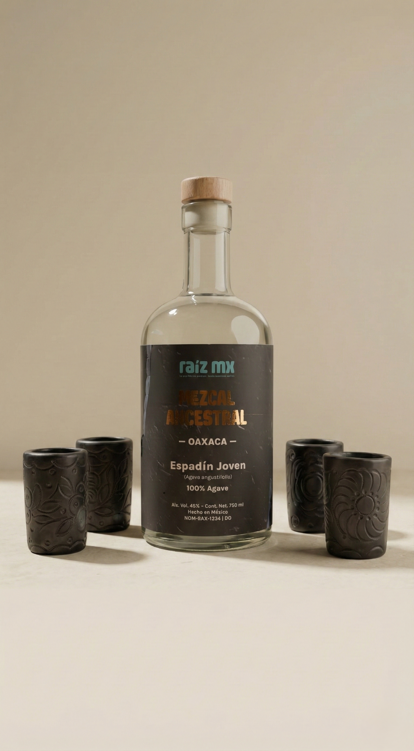 Ritual de Barro Artesanal: Mezcal Ancestral y 4 Caballitos Redondos Decorados a Mano - Envío Incluido
