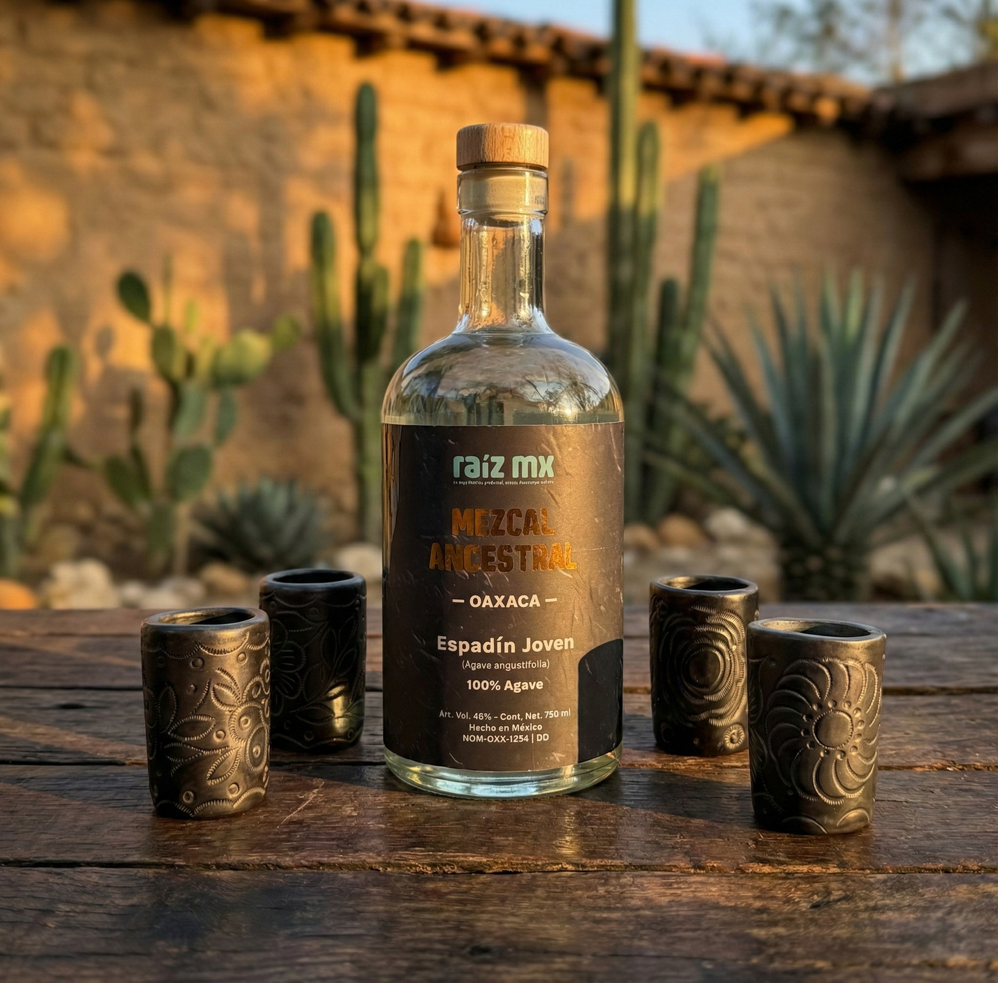 Ritual de Barro Artesanal: Mezcal Ancestral y 4 Caballitos Redondos Decorados a Mano - Envío Incluido