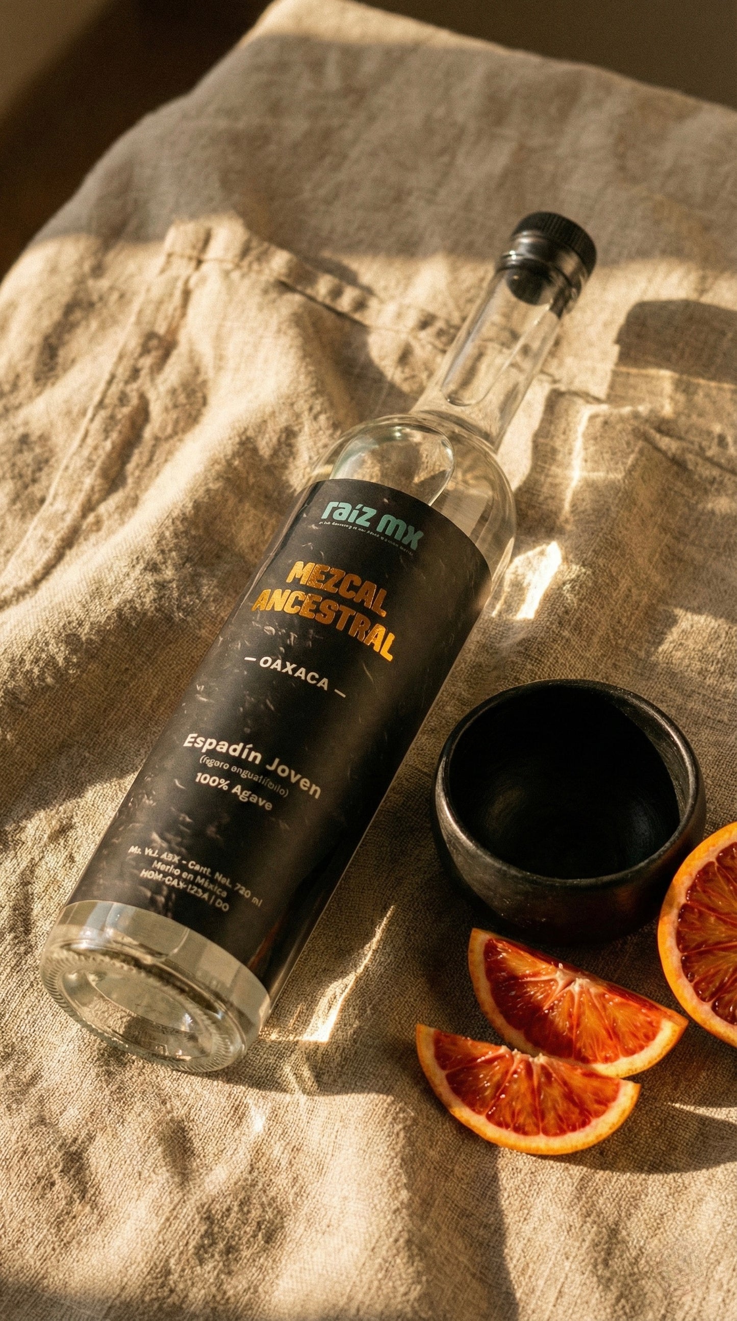 Mezcal Ancestral Espadín: Olla de Barro y Manos de los Valles Centrales - 750 ml